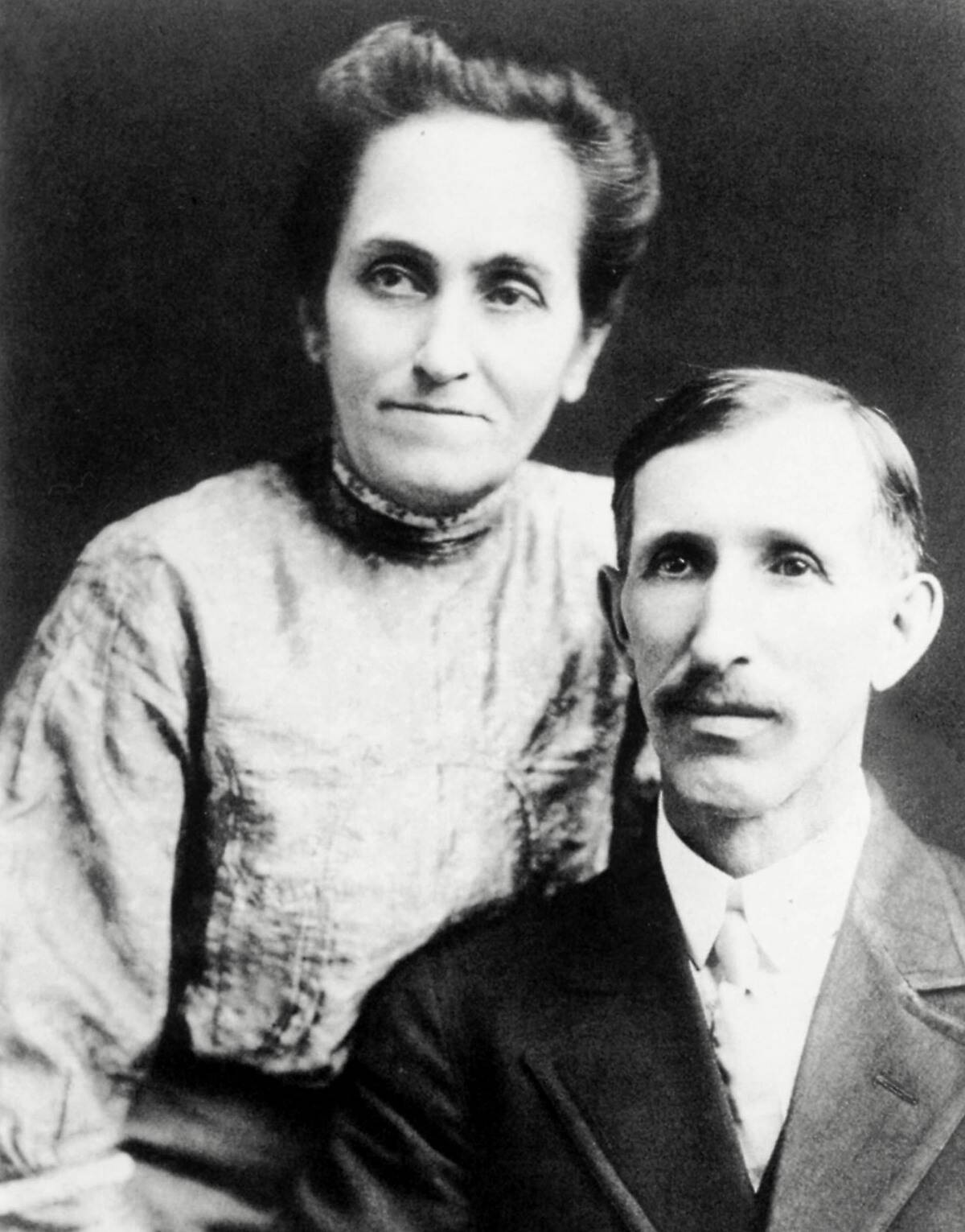 Walt Disney's father and mother late 19th century