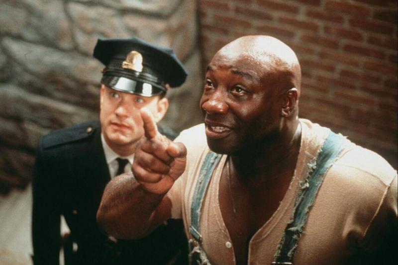 Michael Clarke Duncan points as John Coffey next to Tom Hanks as Paul Edgecomb in The Green Mile