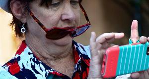 Eat Green Apples When Going On A Cruise, Here’s What Happens (Clever Cruise Ship Hacks)<button><svg stroke=