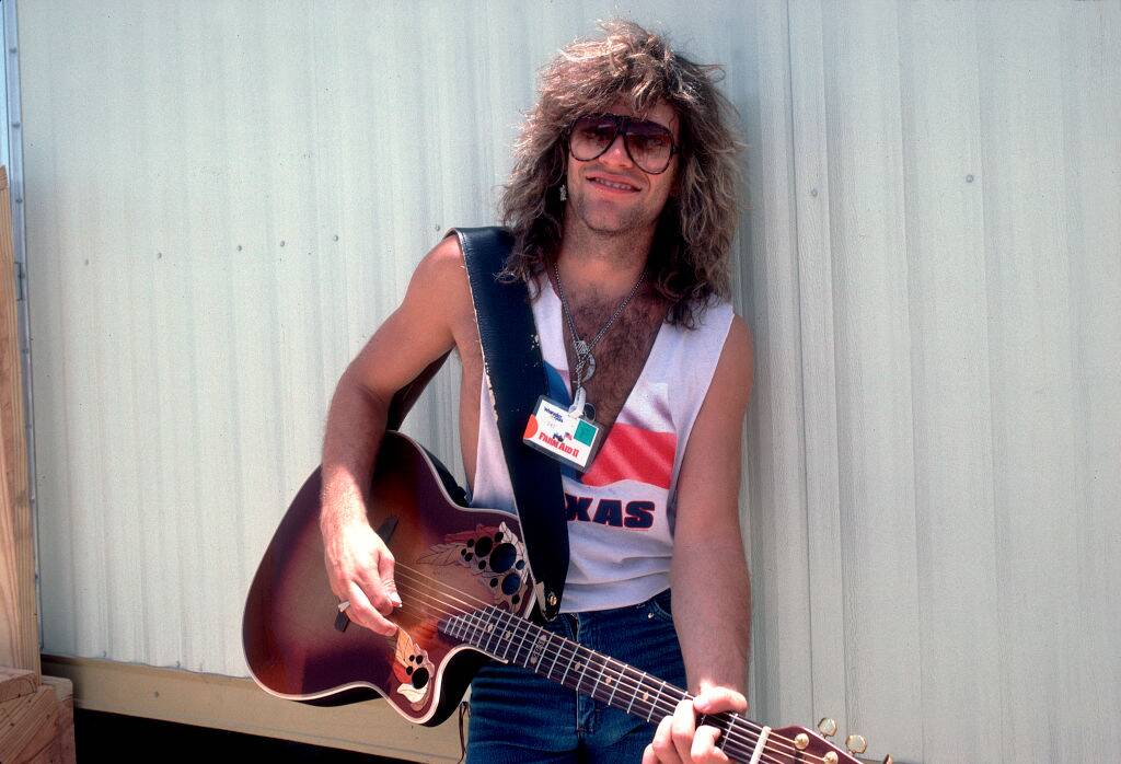 jon bon jovi playing guitar
