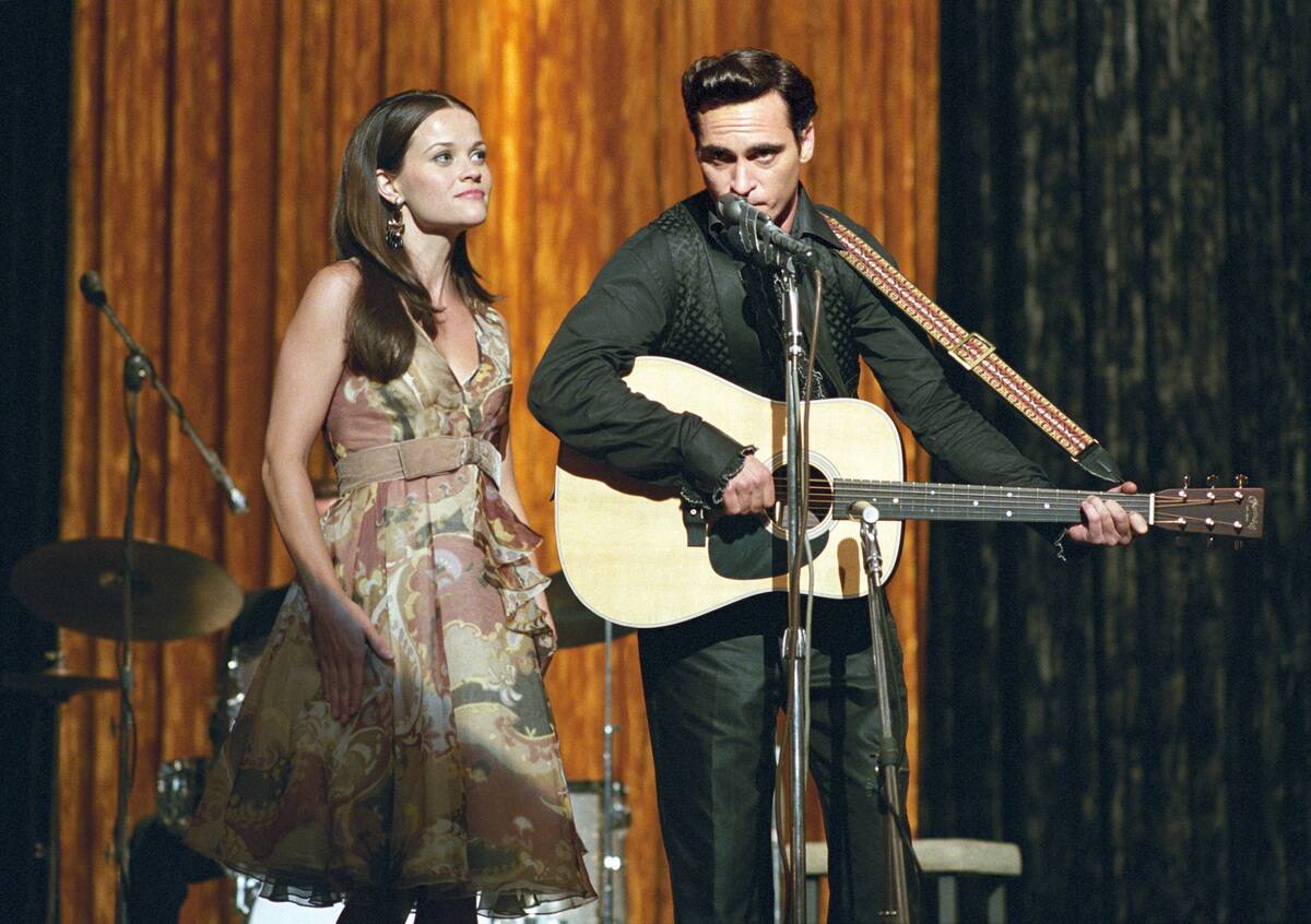 reese witherspoon and joaquin phoenix in walk the line