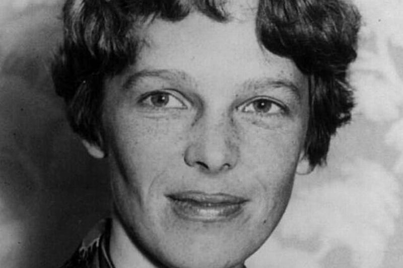 640px-Face_detail,_Earhart_(cropped)