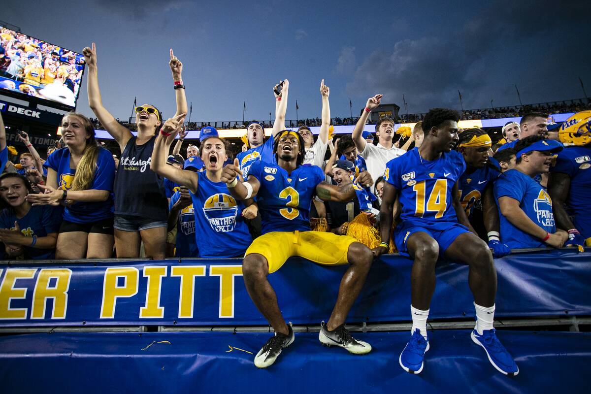 COLLEGE FOOTBALL: SEP 21 UCF at Pitt