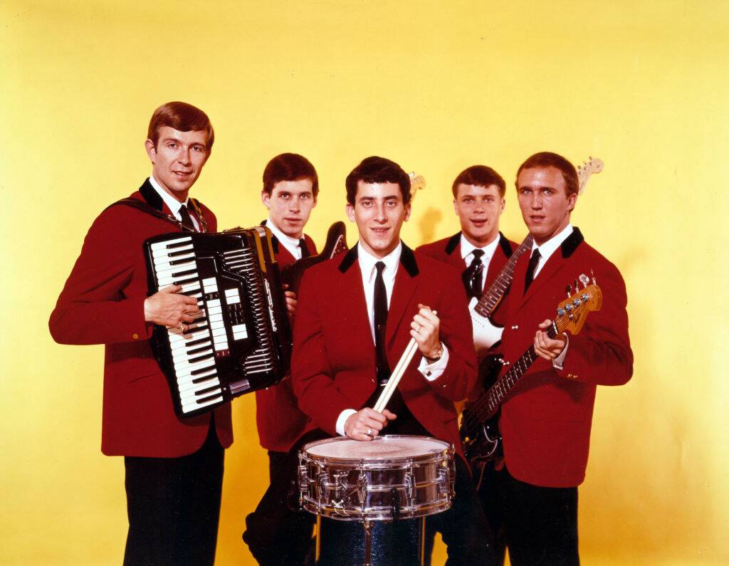 gary lewis & the playboys in red suits