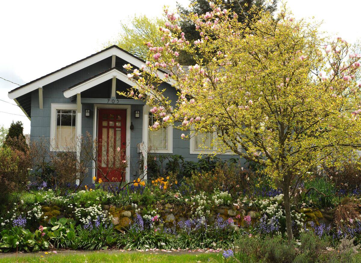 washington exterior house flowers