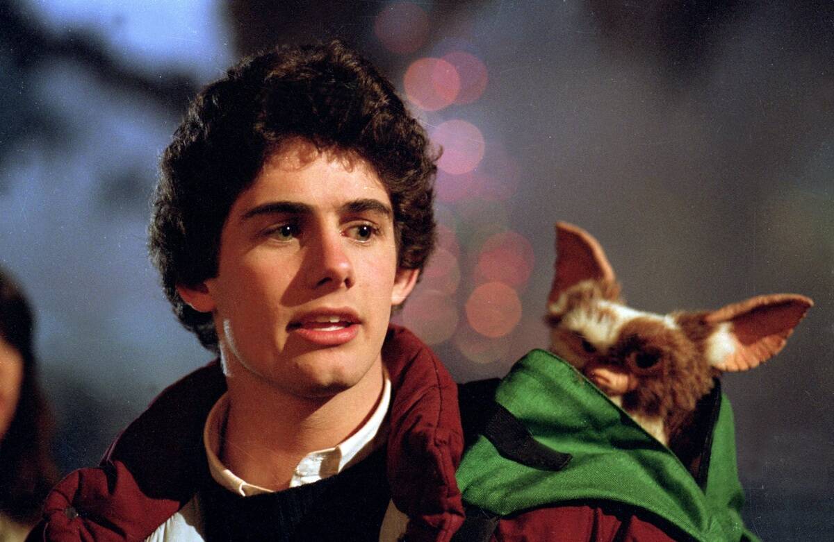 zach galligan with a gremlin in his backpack