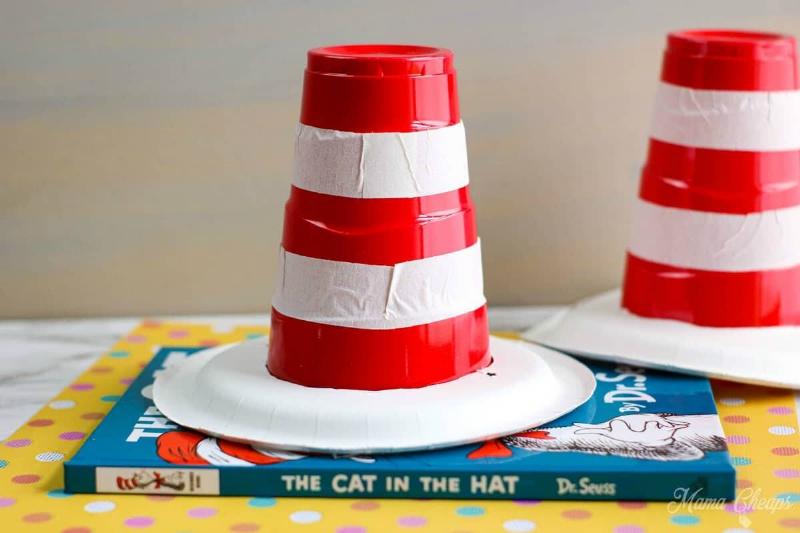 Dr-Seuss-Cat-in-Hat-Solo-Cup-Craft