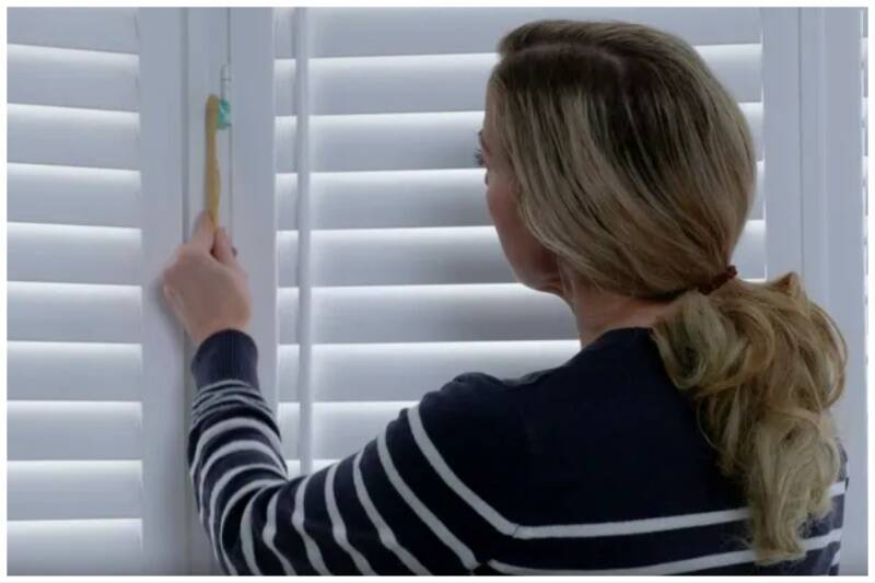 Toothbrush tip for cleaning blinds 