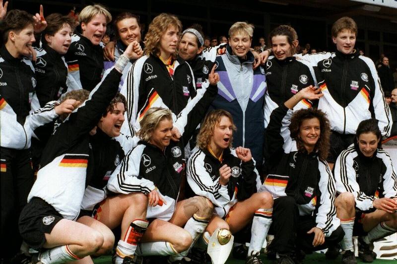 Frauenfußball: Deutschland nach 3:2 über Schweden wieder Europameister Frauenfußball: Deutschland nach 3:2 über Schweden wieder Europameister
