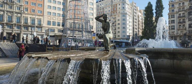 Spain, Madrid, plaza de Espana, Statue and fountain