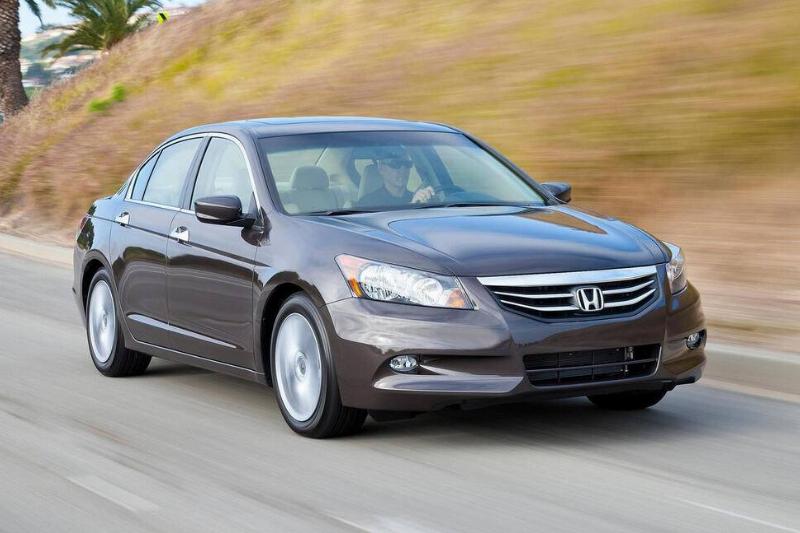 2011-honda-accord-sedan-front-view-driving-carbuzz-670328-1600 2011-honda-accord-sedan-front-view-driving-carbuzz-670328-1600