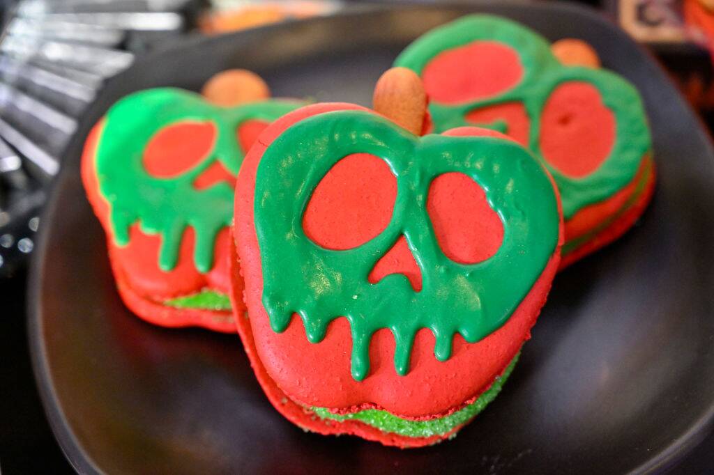 halloween macaron from Disneyland