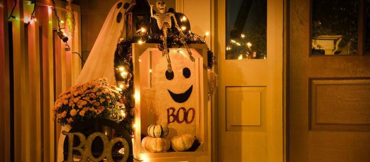 halloween decor outside a house