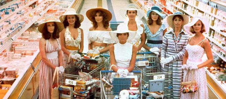 women at a grocery store