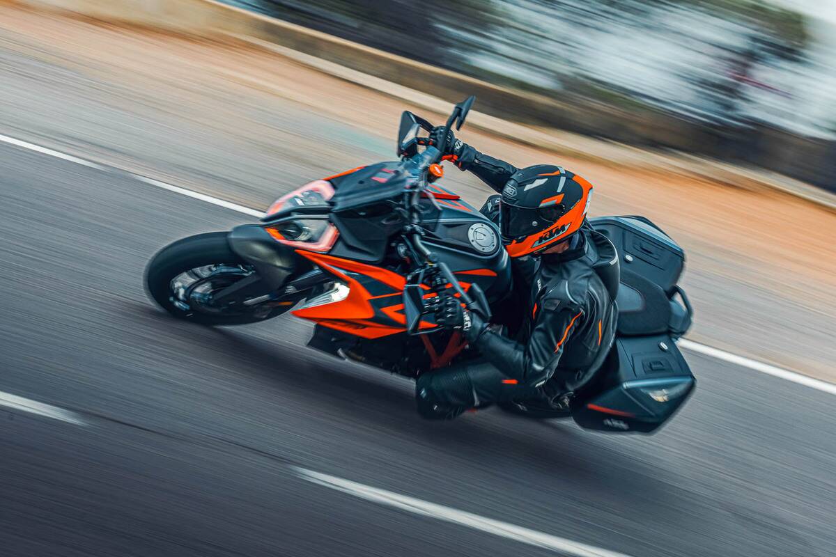 2023-ktm-1290-super-duke-gt-first-look-8
