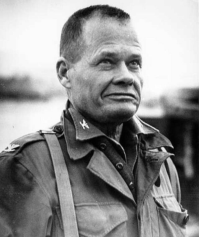 640px-Chesty-puller