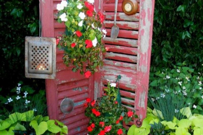 Shutters for hanging plants Shutters for hanging plants