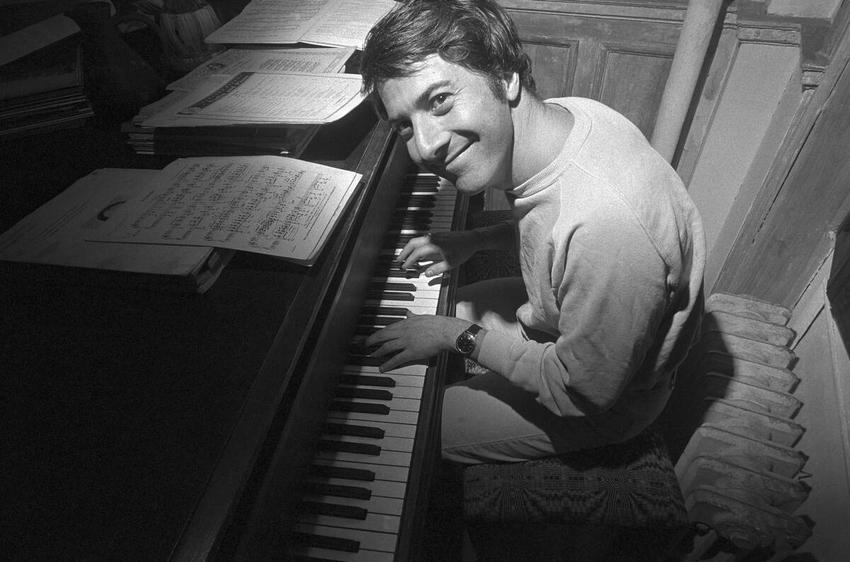 Dustin Hoffman Playing Piano