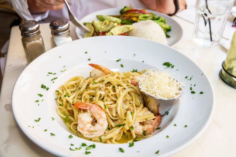 shrimp scampi 916117892 shrimp scampi with spaghetti