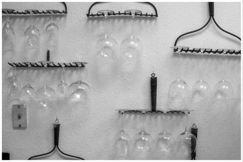 Rakes to hang glasses