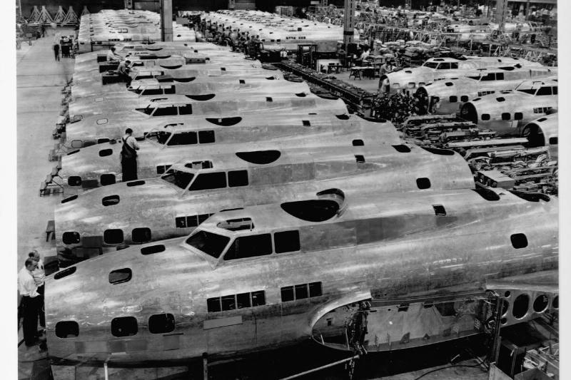 Flying Fortresses in assembly line Boeing Aircraft plant Seattle, Wash 1943? 2 photos FSA OWI J62733