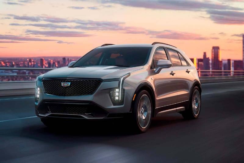 2024-cadillac-xt4-driving-front-angle-carbuzz-1110328-1600 2024-cadillac-xt4-driving-front-angle-carbuzz-1110328-1600