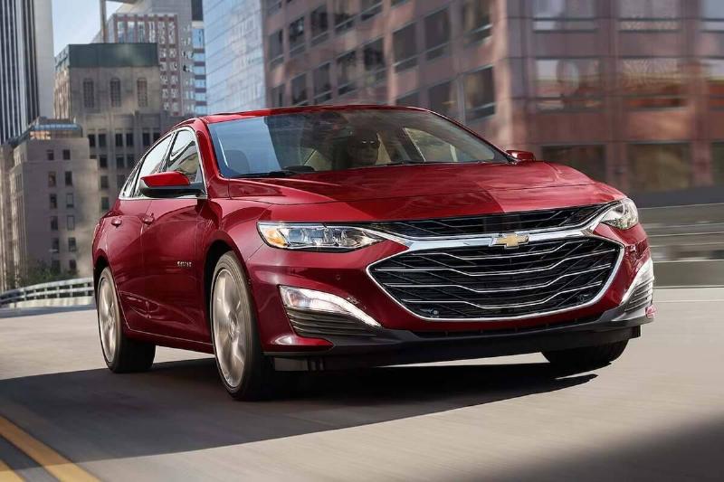 2024-chevrolet-malibu-front-view-driving-carbuzz-1139351-1600 2024-chevrolet-malibu-front-view-driving-carbuzz-1139351-1600