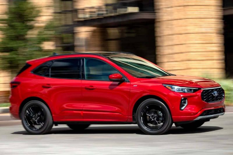 2024-ford-escape-side-angle-driving-carbuzz-1052715-1600 2024-ford-escape-side-angle-driving-carbuzz-1052715-1600