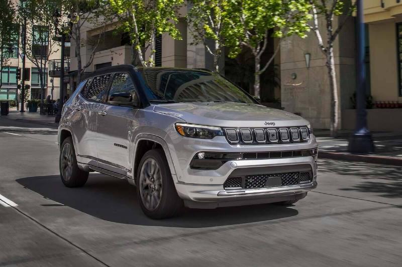 2024-jeep-compass-driving-front-angle-carbuzz-1083519-1600 2024-jeep-compass-driving-front-angle-carbuzz-1083519-1600