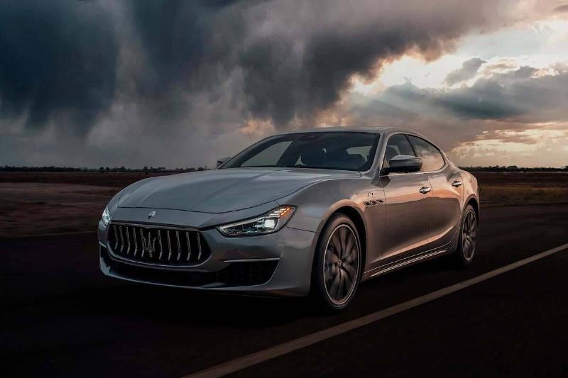 2024-maserati-ghibli-front-view-driving-carbuzz-1131280-1600 2024-maserati-ghibli-front-view-driving-carbuzz-1131280-1600