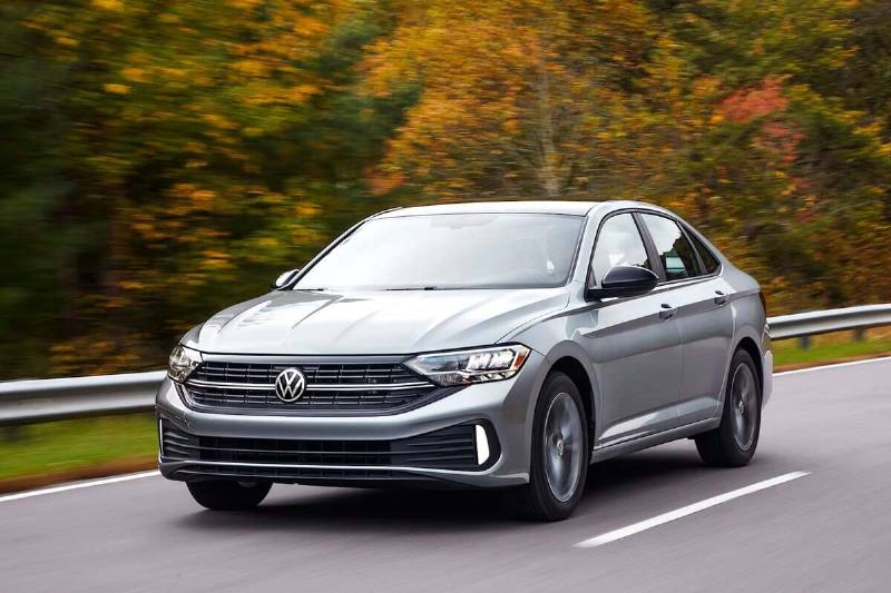 2024-volkswagen-jetta-driving-front-angle-carbuzz-992794-1600 2024-volkswagen-jetta-driving-front-angle-carbuzz-992794-1600