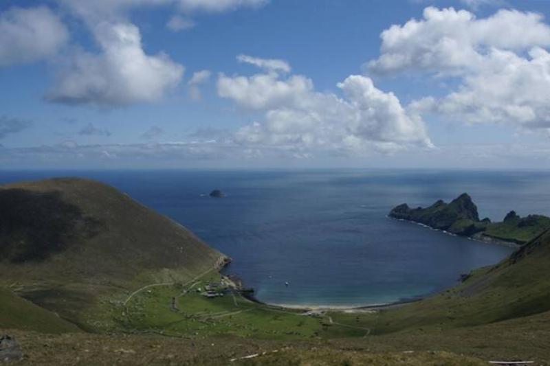 Saint_Kilda_20090611_Hirta_ Village_Bay_overview