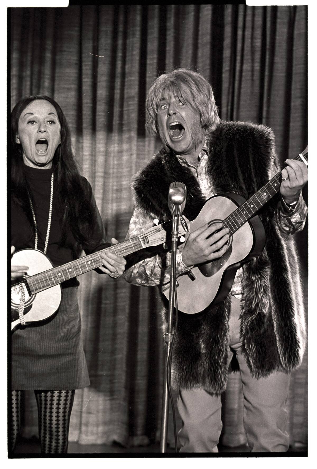 PHYLLIS DILLER;PAUL LYNDE