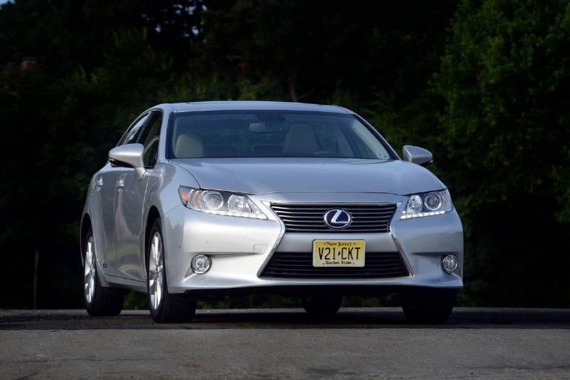 (071513 - Boston, MA) 2013 Lexus ES300 Hybrid. Staff photo by Jim Mahoney