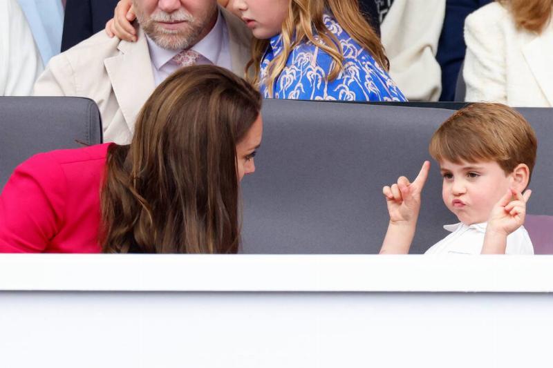 Queen Elizabeth II Platinum Jubilee 2022 - Platinum Pageant