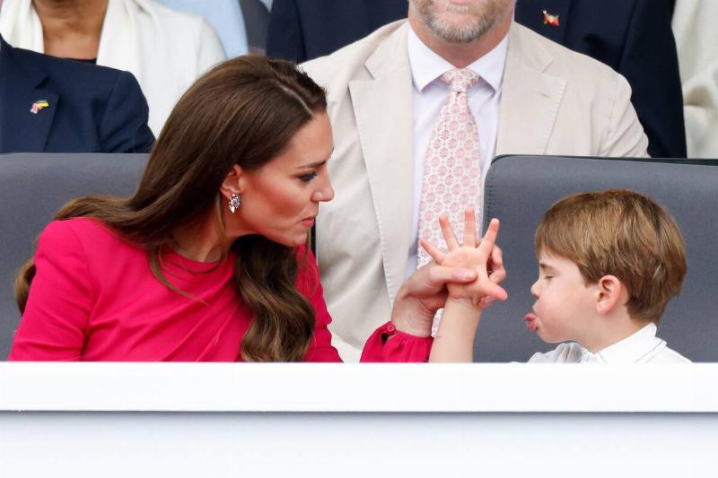 Queen Elizabeth II Platinum Jubilee 2022 - Platinum Pageant