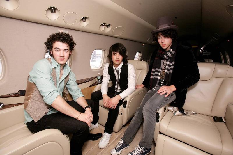 Jonas Brothers Arrive in UK on Private Jet