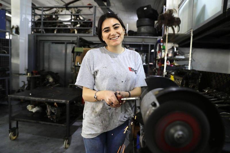 LEBANON-WOMEN-MECHANIC
