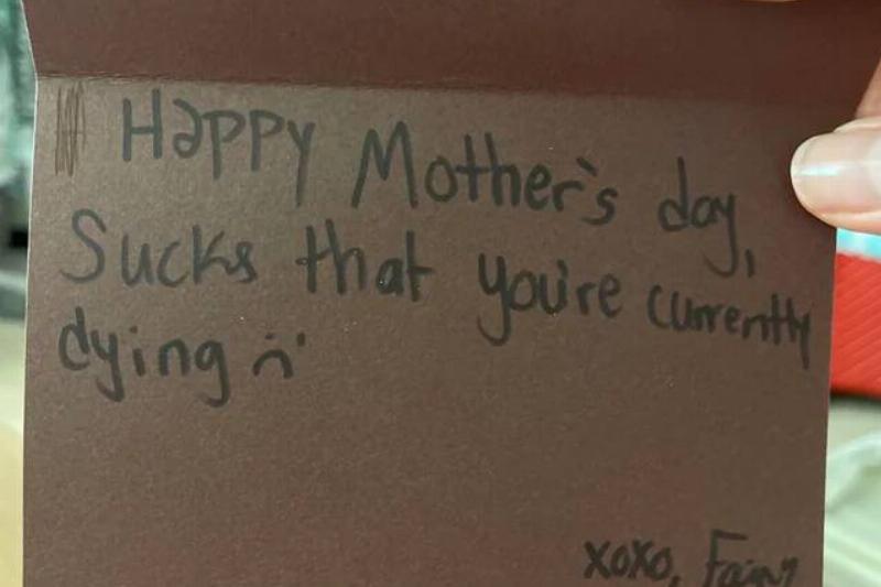 the-mothers-day-card-my-sisters-gave-my-mom-whos-dealing-v0-8euraj2msyza1