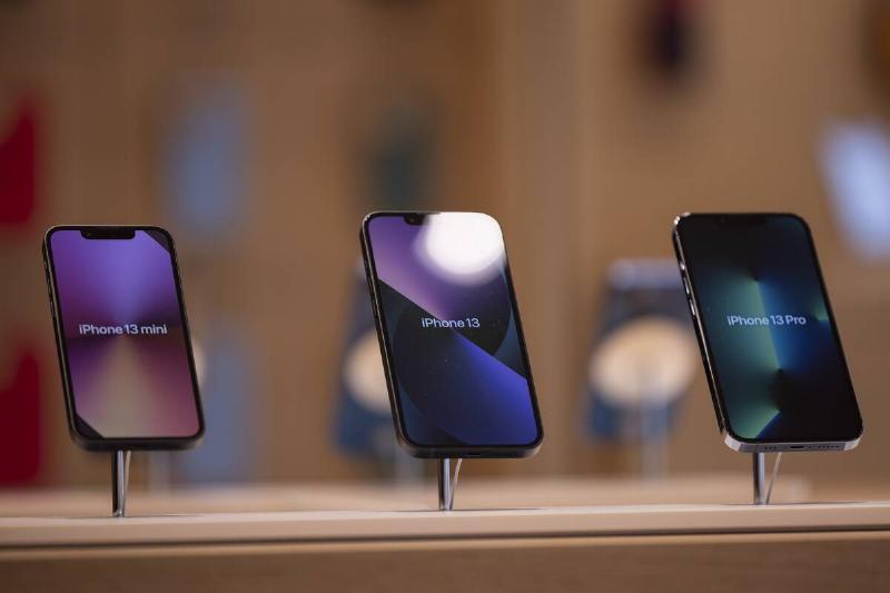 Apple Store Opens In Knightsbridge Apple Store Opens In Knightsbridge