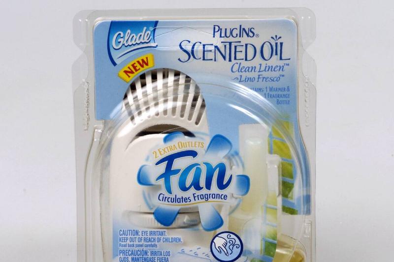 Glade scented oil plug-in fan. Glade scented oil plug-in fan.