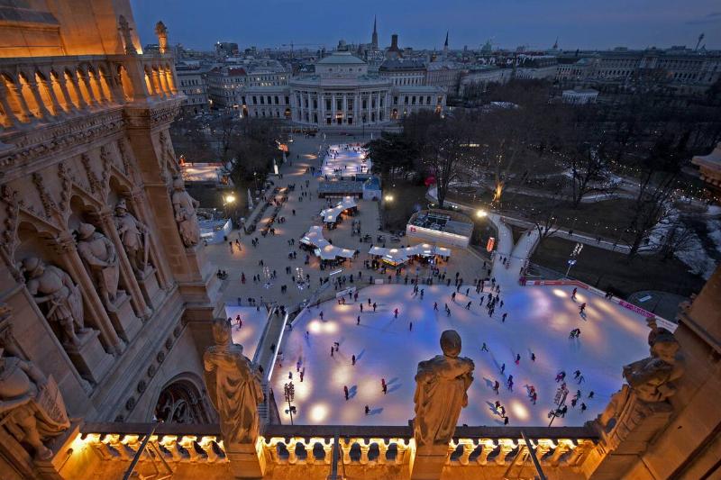 Ice Dream On City Hall Square