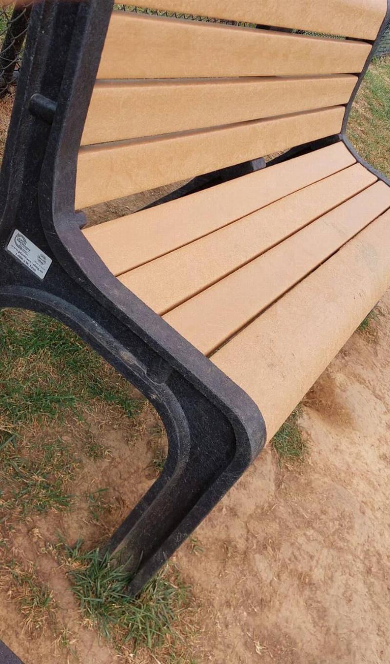 these-benches-at-my-local-dog-park-are-made-from-recycled-v0-10rq07bmoiwf1
