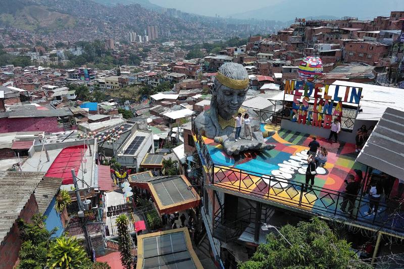 TOPSHOT-COLOMBIA-STREET-ART-SCULPTURE-PACHAMAMA-JORDY