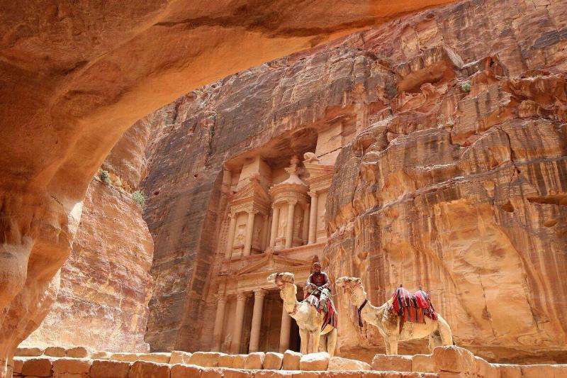 TOPSHOT-JORDAN-TOURISM-PETRA-ANIMALS