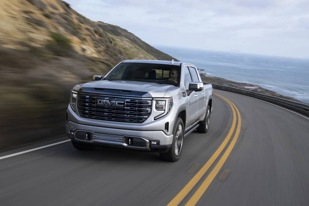 2022-gmc-sierra-denali-ultimate-driver-1-4_blog