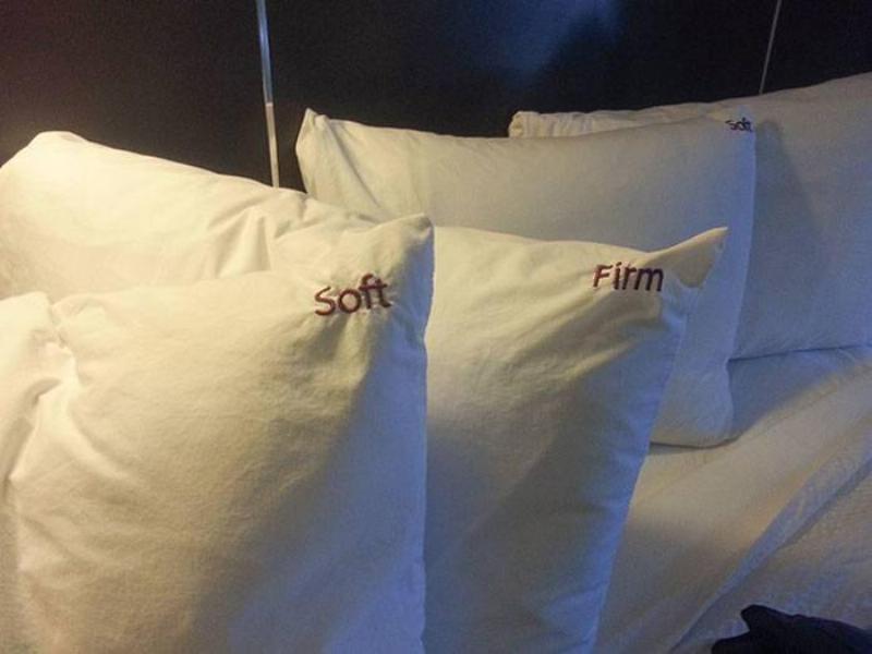 hotel-pillows-59828