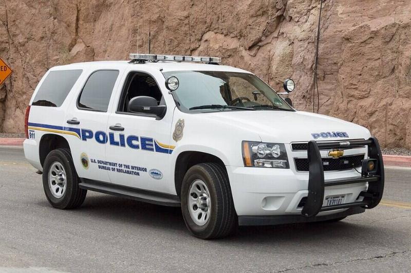 1625px-Hoover_Dam,_Police_Chevrolet_Tachoe 1625px-Hoover_Dam,_Police_Chevrolet_Tachoe