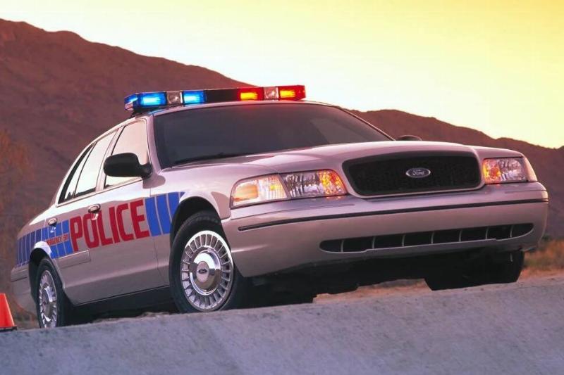 2003-ford-crown-victoria-police-interceptor-ms1092 _-1175x784-s 2003-ford-crown-victoria-police-interceptor-ms1092 _-1175x784-s