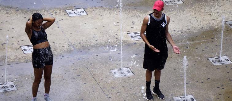 São Paulo Swelters As Hot Temperatures Hit City In Summer Season